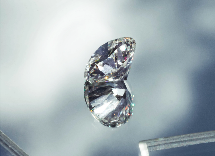 A picture of a diamond made from Carbon Dioxide